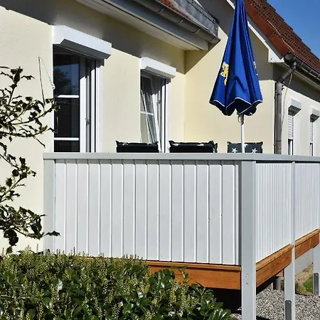 Ferienhaus-teichrose *
